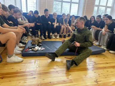 Ветеран СВО Андрей Сканченко стал учителем в школе Брянска