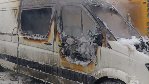 В Брянске на улице Кислородная сгорел микроавтобус