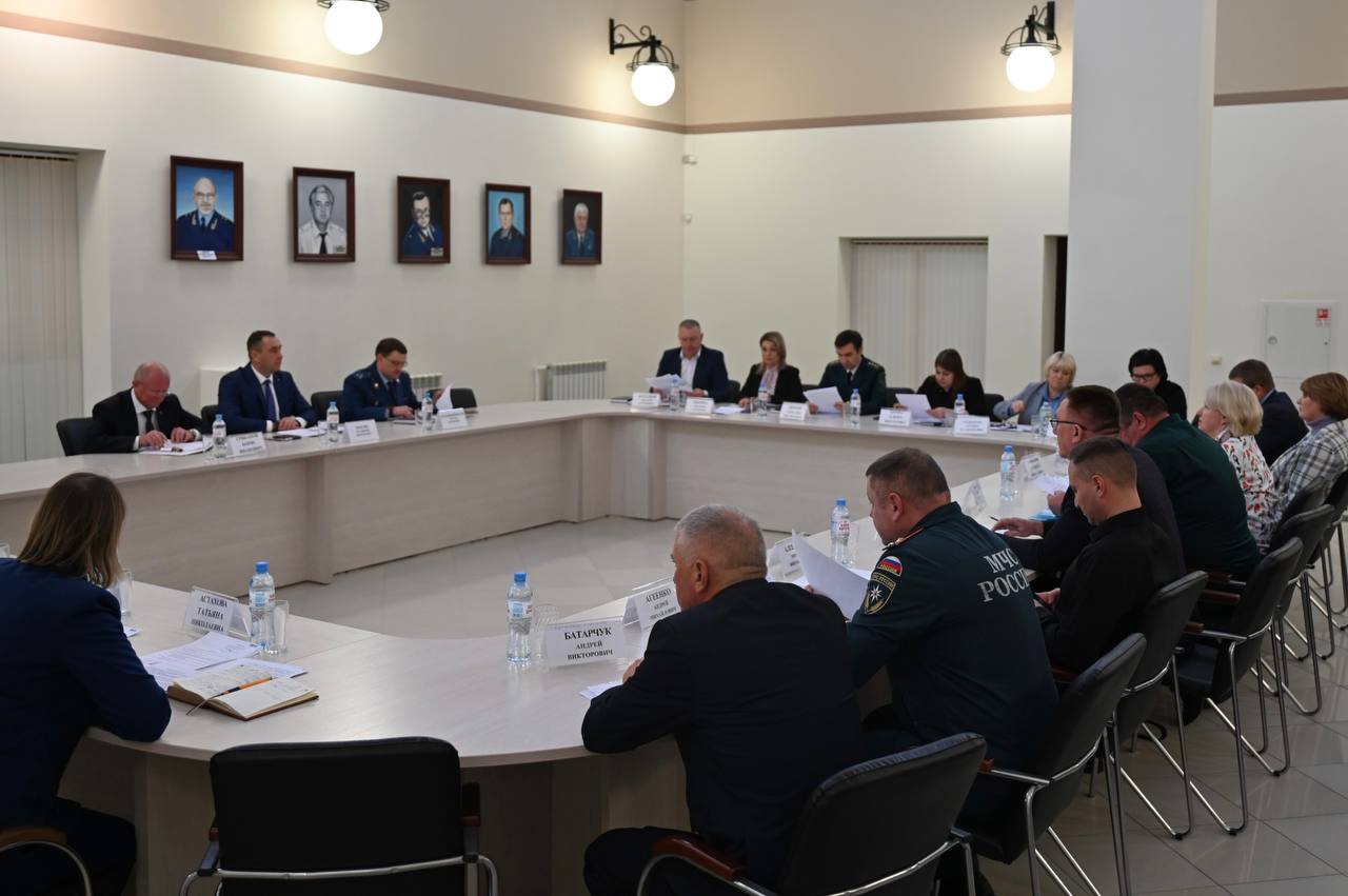 В прокуратуре Брянской области под председательством прокурора региона Владимира Мосина состоялось заседание межведомственной рабочей группы в экологической сфере