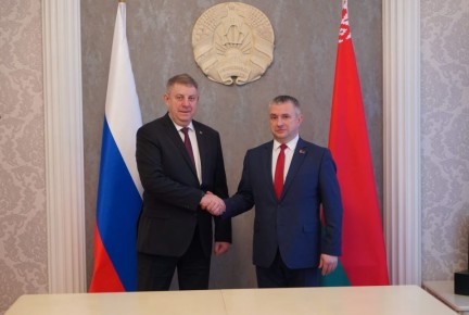 Александр Богомаз: На рабочей встрече с Иваном Ивановичем Крупко обсудили вопросы сотрудничества наших регионов