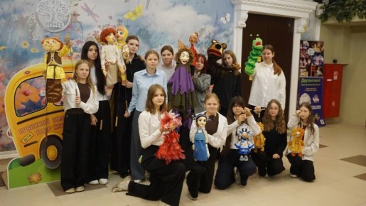 Школьники побывали за кулисами Брянского театра кукол