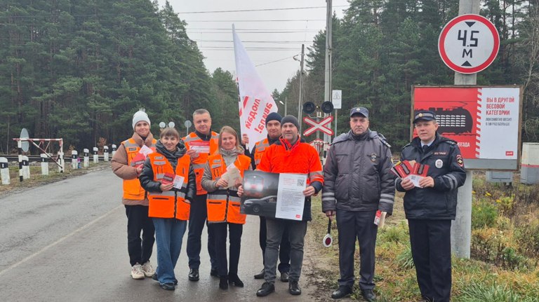 Брянские водители получили предупреждения о ДТП на железнодорожных переездах