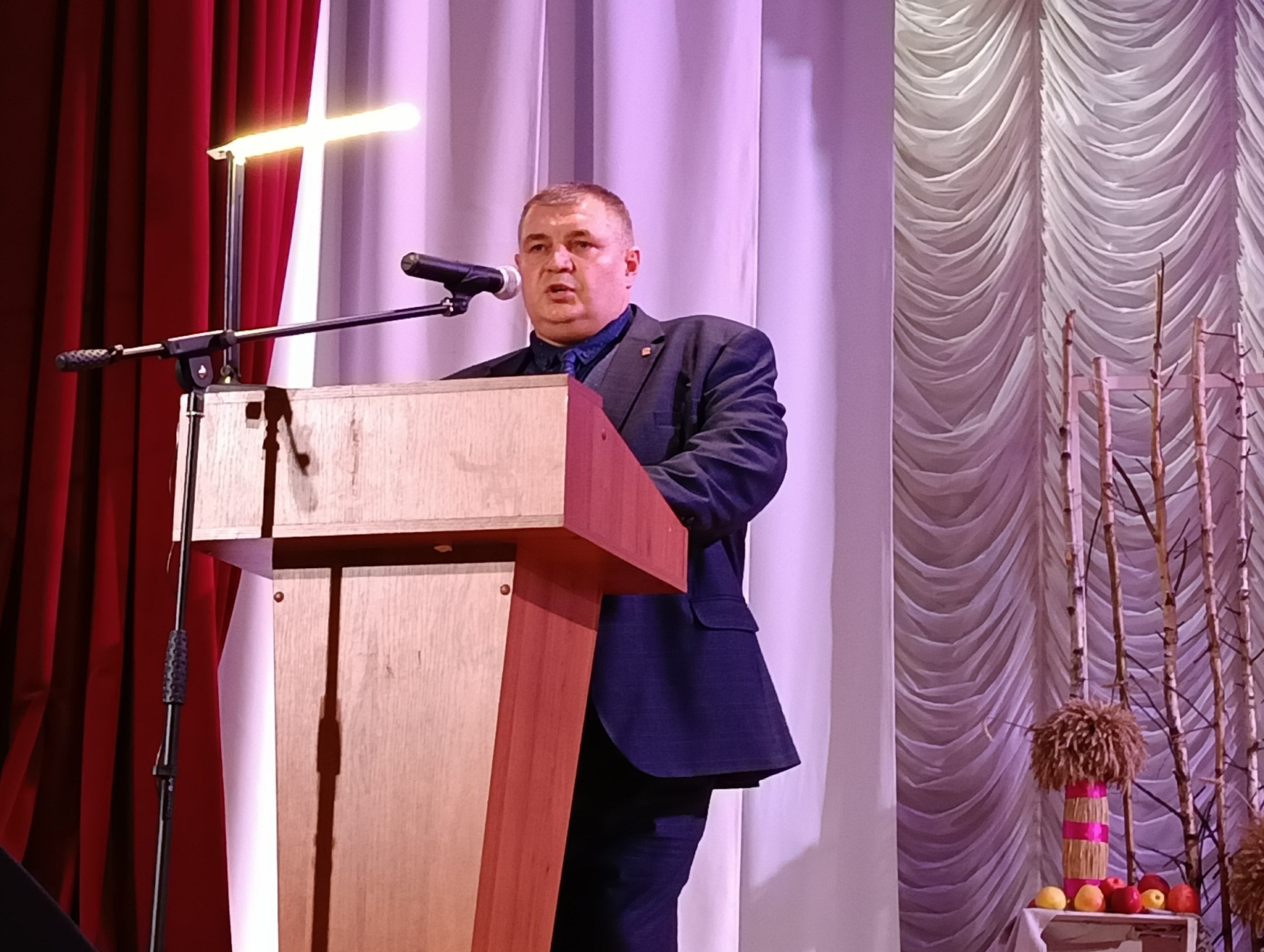 27 ноября в Погарском районном Доме культуры состоялось торжественное мероприятие по подведению итогов сельскохозяйственного года и чествованию работников сельского хозяйства, добившихся наивысших результатов