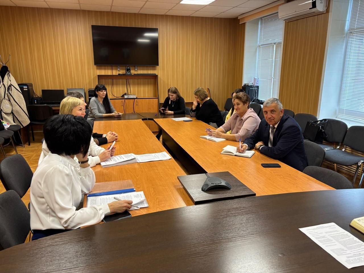 20 ноября 2025 года в пгт. Красная Гора прошла встреча в формате круглого стола, организованная центром занятости населения