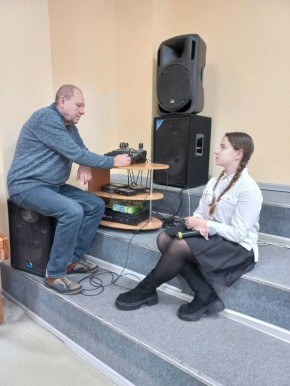 На всех музыкальных площадках страны вышла песня Игоря Алешина «Волшебный танец конфетти» в исполнении обучающейся Центра детского творчества Марии Юденко