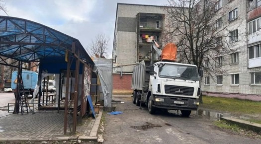 В Бежицком районе демонтировали три незаконных ларька