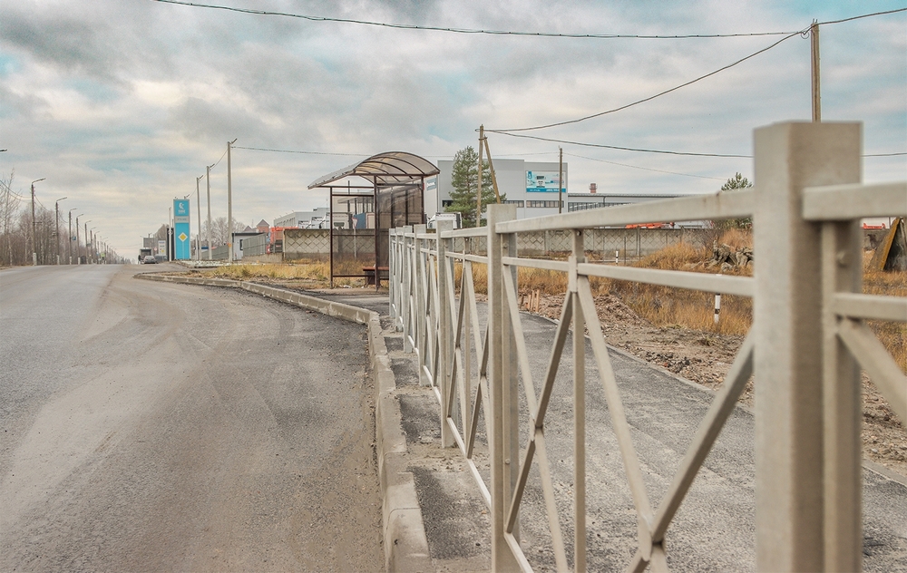 На Инженерной в Брянске появились светофоры и остановочные павильоны