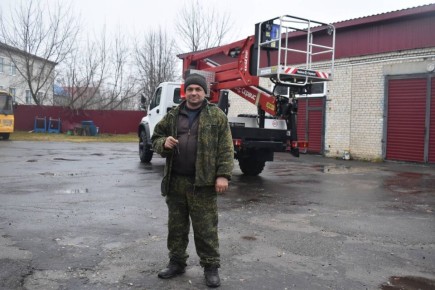 В Клетнянском районе коммунальному предприятию передали современный автогидроподъёмник