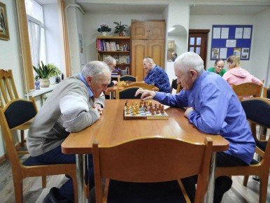 Игра в шахматы - одно из самых любимых увлечений для проживающих в нашем учреждении