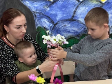 В преддверии Дня матери, на базе психологического центра состоялась концертная программа "Нет мамы ближе и роднее"