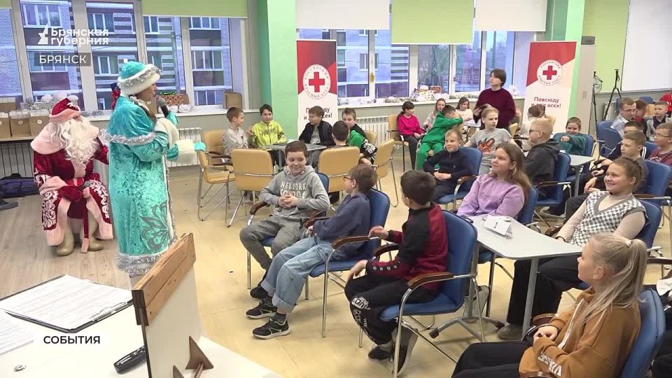 Дед Мороз, Снегурочка и десятки брянских школьников