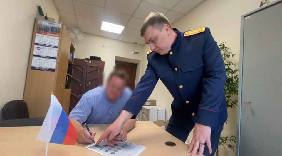 В городе Брянске учредитель производственно-сервисной компании осужден за уклонение от уплаты налогов в сумме более 65 млн рублей (п. «б» ч. 2 ст. 199 УК РФ)