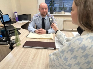 Друзья, сегодня в 18:10, а также завтра в 7:10 и в 11:10 в эфире «Радио России. Брянск» 91.6 FM в студии будет заместитель начальника отдела УУР УМВД России по Брянской области подполковник полиции Владимир Мехедов