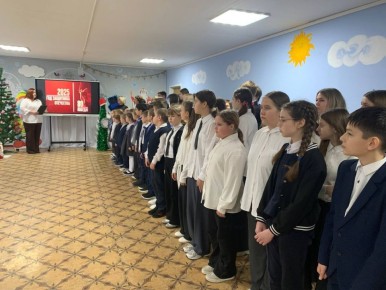 25 декабря 2025 года в МБОУ-Ардонской СОШ состоялась торжественная линейка закрытия Года Защитника Отечества, которая стала завершающим аккордом целого ряда мероприятий, прошедших за этот год