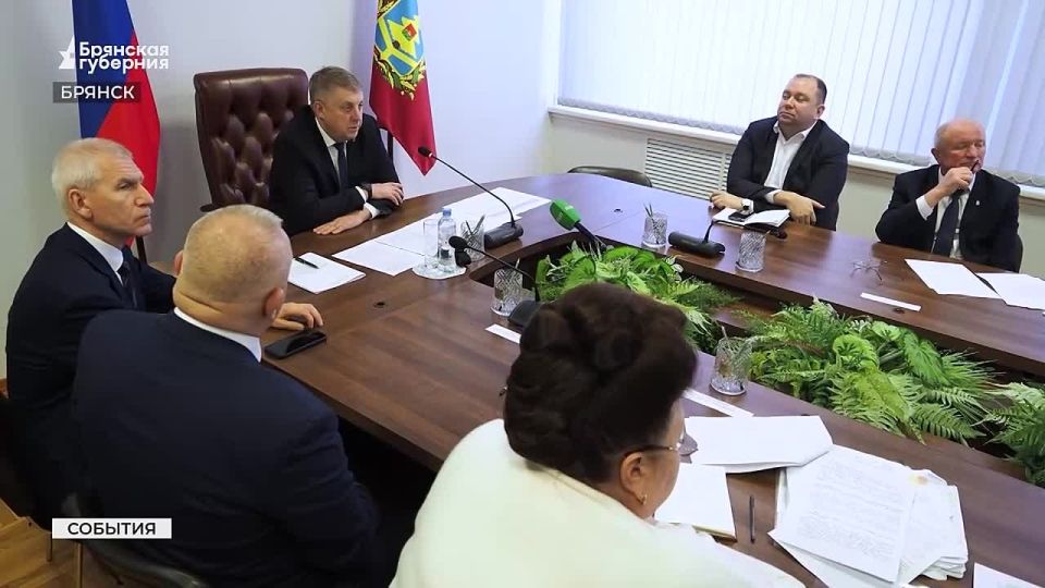 Министр экономического развития Максим Решетников в режиме видеоконференции провел совещание по восстановлению приграничных территорий с главами Брянской, Белгородской и Курской областей