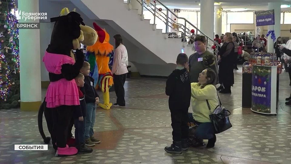В пятницу около двух тысяч мальчишек и девчонок со всей области собрались в Брянском цирке на губернаторскую ёлку