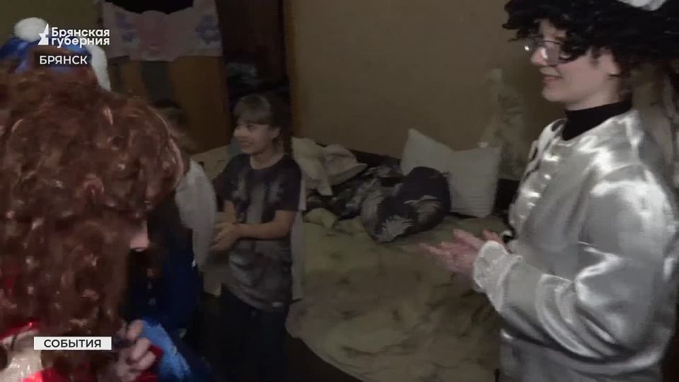 Волонтёры благотворительного фонда «Мирослава» из Брянска продолжают предновогоднее путешествие с подарками и представлениями