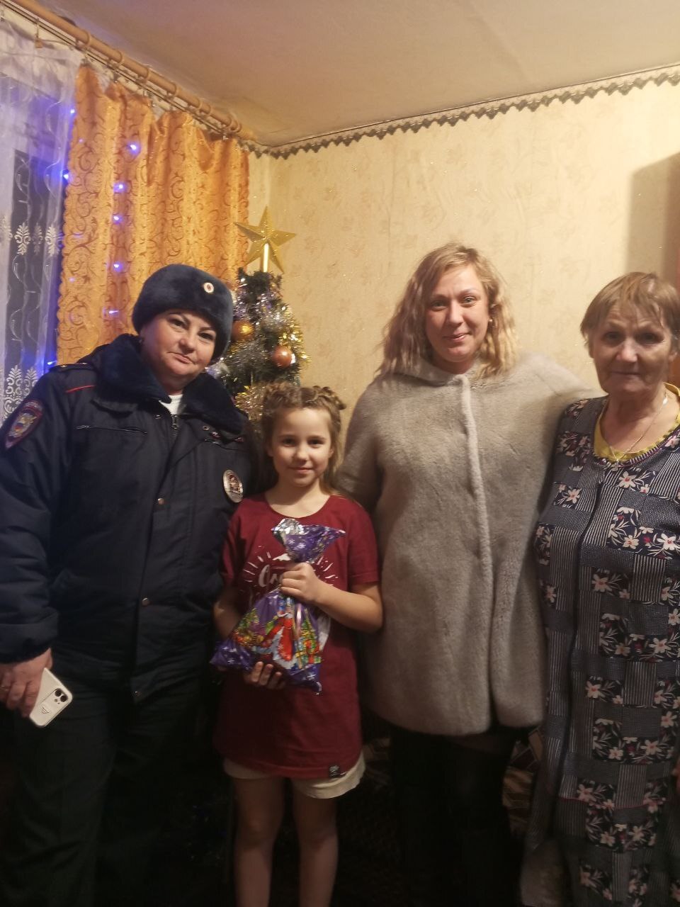 Новый год-пора, когда всё старое и ненужное остаётся в прошлом году: обиды, ссоры, неудачи, трагедии