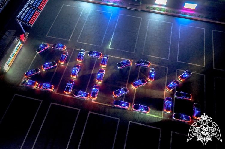 Сотрудники вневедомственной охраны Росгвардии провели флешмоб, посвященный Году единства народов России (видео)