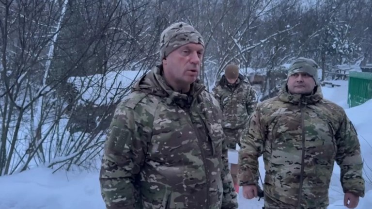 Командир «БАРС-Брянск» Антошин проверил посты и поздравил бойцов с Новым годом