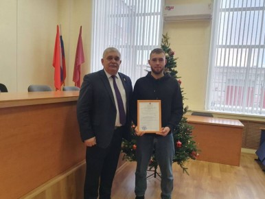 В Красногорском районе Брянщины вручили областные жилищные сертификаты детям-сиротам