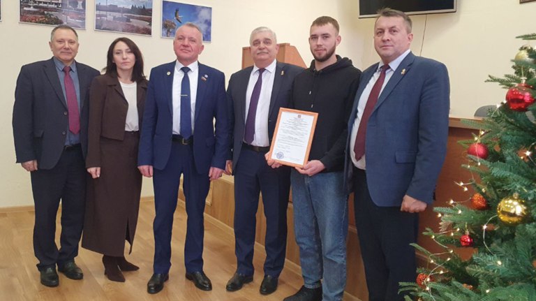 В Красногорском районе детям-сиротам вручили жилищные сертификаты