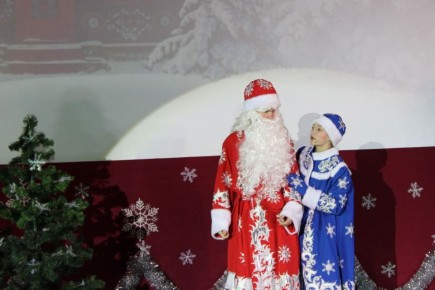 Сегодня для детей участников СВО в Кинотеатре "Аврора" прошло тетрализованное представление "Сюрпризы Деда Мороза"