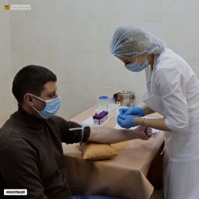 Диспансеризация — это комплексное обследование, которое позволяет выявить хронические и онкологические заболевания на ранних стадиях, когда лечение наиболее эффективно