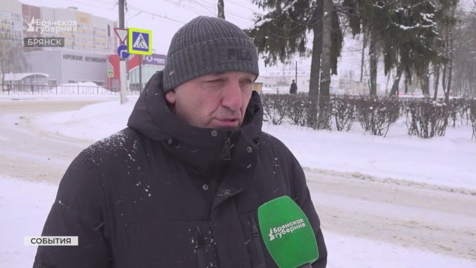 Снегопад и лёгкий морозец. То, что отдыхающим в радость, коммунальщикам и дорожникам - очередное боевое задание