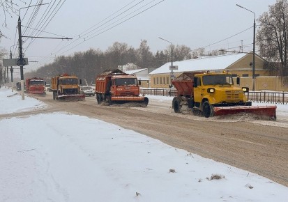Жителей Брянска попросили не парковать машины вдоль дорог
