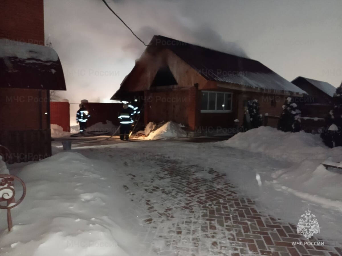 Частная баня загорелась в Отрадном под Брянском