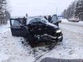 Пожарным пришлось вырезать пострадавших из авто в аварии под Навлей