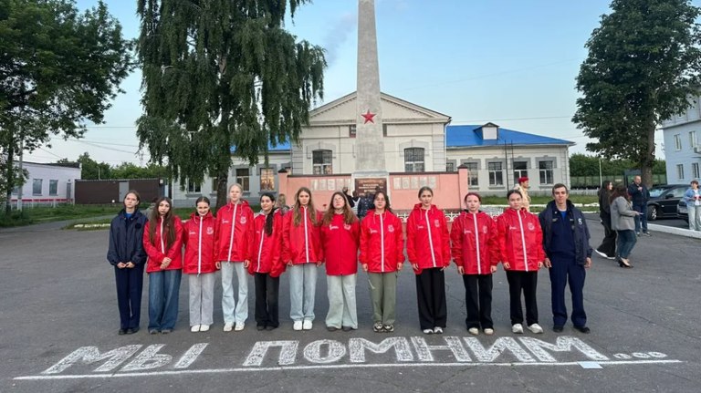 В Комаричах волонтеры «Патриоты наследия» помогают людям