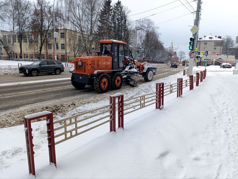 За минувшие сутки с улиц Брянска было вывезено более 620 тонн снега