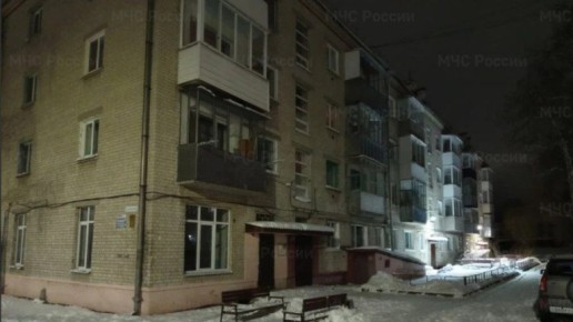 В Навли при пожаре в многоквартирном доме спасли человека