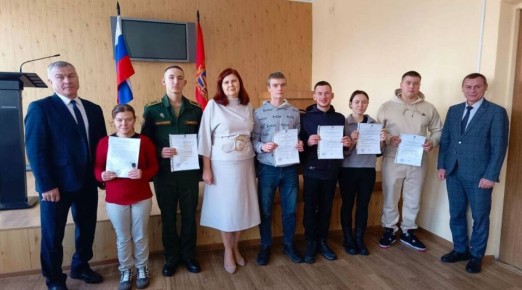 В Почепском районе 16 детей-сирот получили сертификаты на жилье