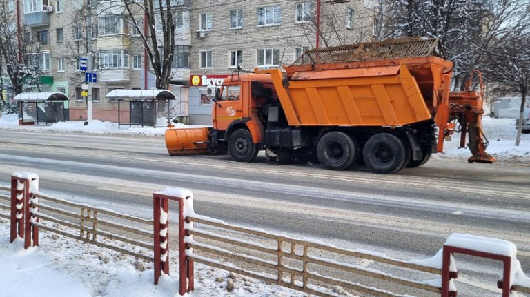 В Брянской области введён круглосуточный режим уборки снега