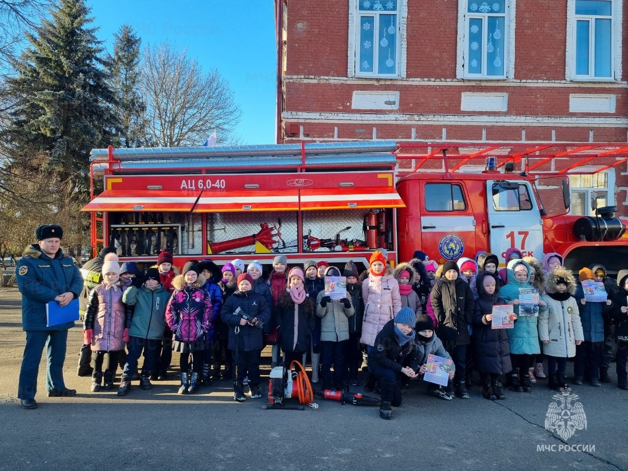 Севские пожарные напомнили детям о безопасности во время каникул