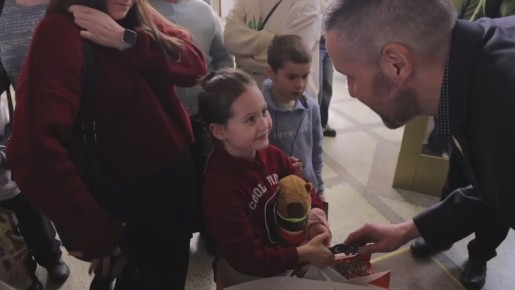 В Брянской областной филармонии по инициативе главы города Марины Дбар зажглись огни волшебной «Ёлки добра» для детей героев-участников специальной военной операции