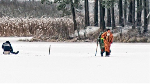 В Новозыбкове рыбаки вышли на опасный лёд городского озера