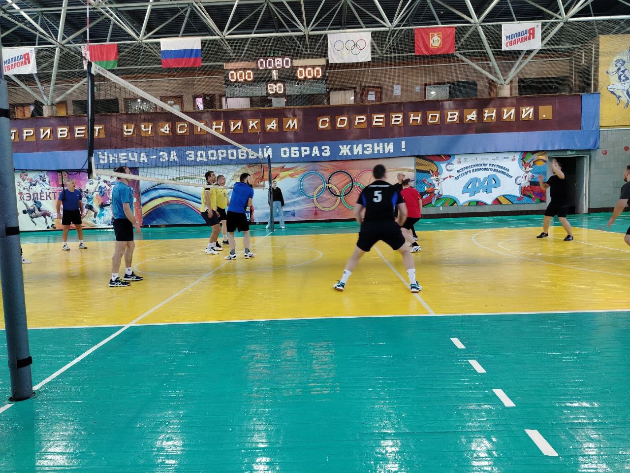 В Унече прошел чемпионат по волейболу