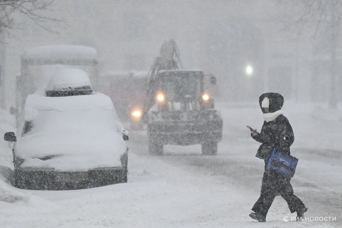 Энергетики устраняют последствия снегопадов в российских регионах