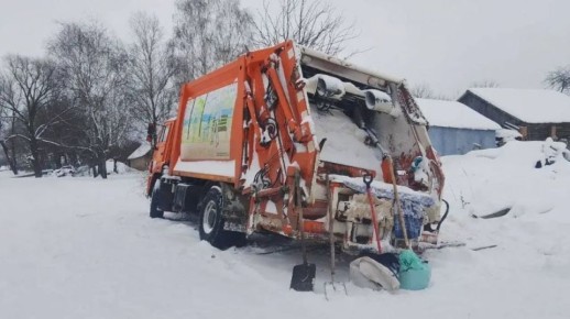 В Рождество под Погаром водитель мусоровоза «утонул» в снегу