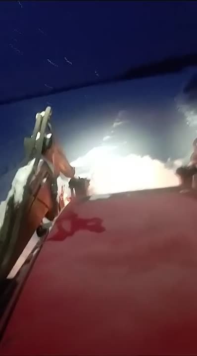 Несмотря на интенсивные снегопады, специалисты коммунальной и дорожной служб продолжают работу