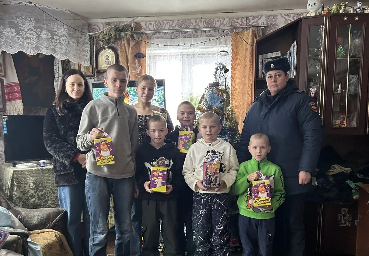 С 10 декабря 2025 года по 15 января 2026 года на территории Выгоничского района была организована ежегодная благотворительная акция «Добро без границ», которая направлена на оказание помощи несовершеннолетним, оказавшимся в...