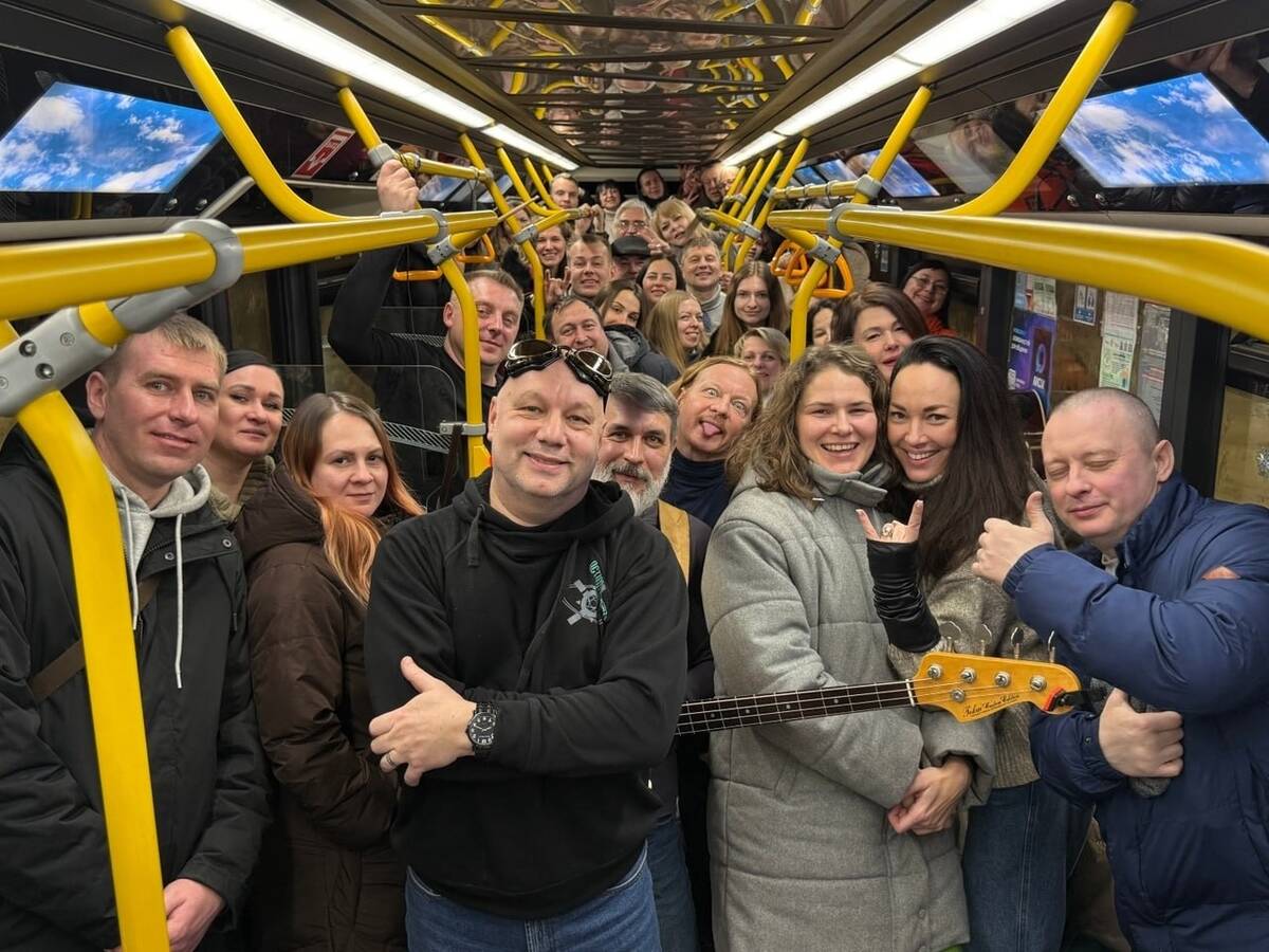 В брянском троллейбусе прошел необычный новогодний концерт