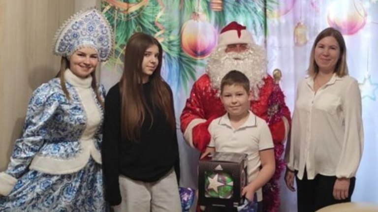 Замгубернатора Галина Петушкова исполнила новогодние желания брянских детей