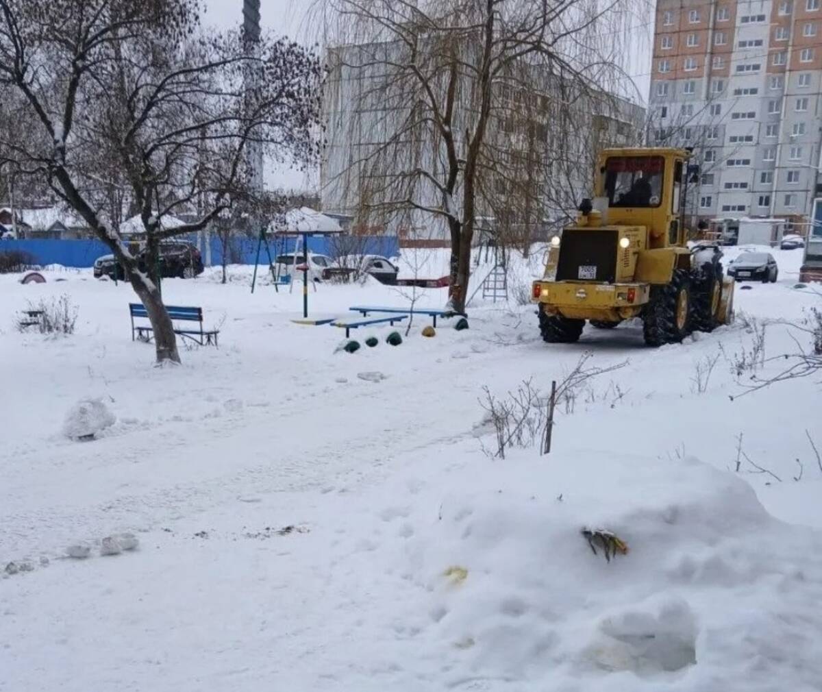 В Брянске бежицким УК велели очистить от снега дворы до 16 января