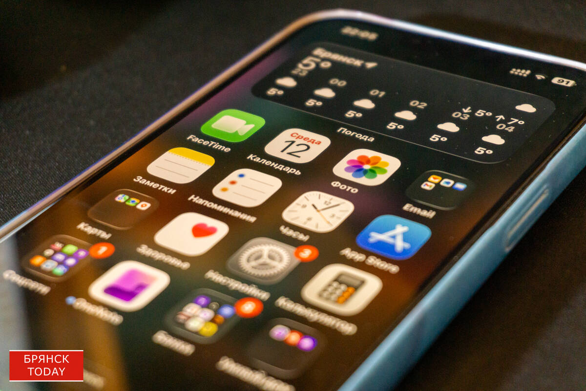 В Брянске мужчина присвоил потерянный ребёнком телефон