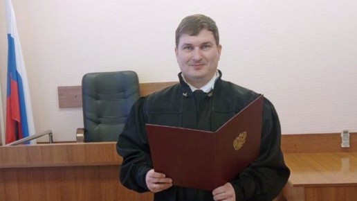 В Жуковке принес присягу мировой судья Андрей Брекин